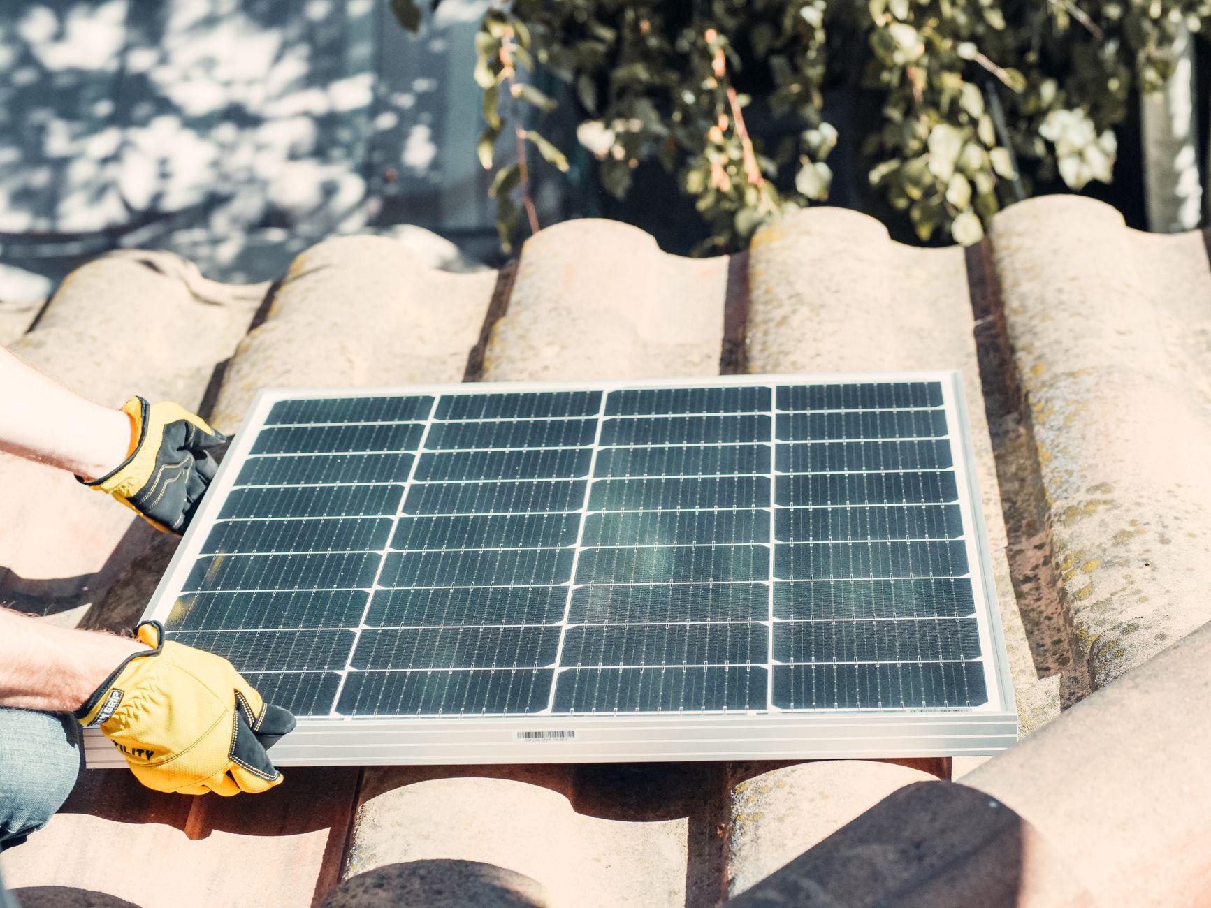Installateur panneaux solaires équipe à Cannes